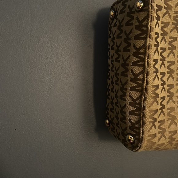 Micheal Kors shoulder bag. Brown and gold. - Picture 3 of 5